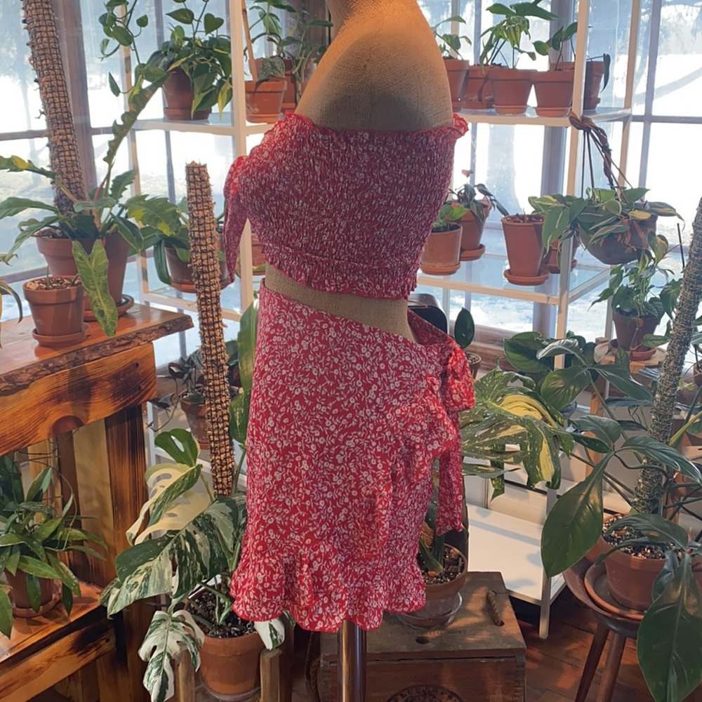 Two piece set - Picture 2 of 3